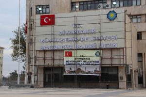 Diyarbakır B&uuml;y&uuml;kşehir Belediyesine yeni tabela