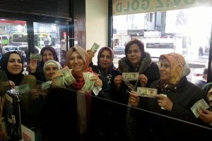 AK Partili kadınlardan TL seferberliğine destek