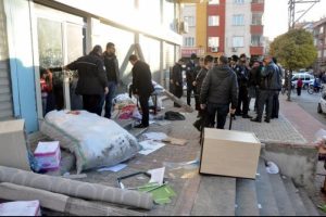 FET&Ouml;'den m&uuml;h&uuml;rlenen dernekte yağma: 40 g&ouml;zaltı