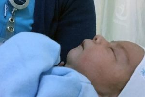 İki g&uuml;nl&uuml;k bebek donmak &uuml;zereyken bulundu
