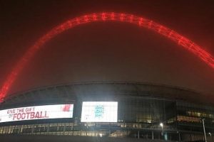 Wembley Stadı'nın &uuml;nl&uuml; kemeri T&uuml;rkiye i&ccedil;in kırmızı oldu