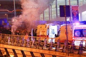 Polislerin yaralarını saran hemşireden ağlatan paylaşım...