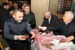 Bursa'da Başkan Bozbey kandil gecesinde halkla beraberdi
