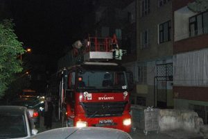 Yangında 3 kişi dumandan etkilendi