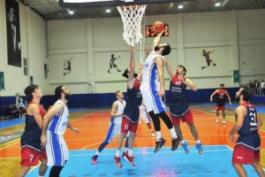 Bursa Nil&uuml;ferli basketbolcular galibiyete doymuyor