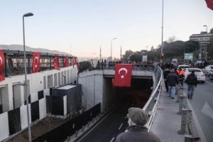 &Ccedil;arşı, herkesi bu akşamki y&uuml;r&uuml;y&uuml;şe &ccedil;ağırdı