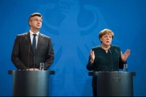 Almanya Başbakanı Merkel'den T&uuml;rkiye yanıtı...