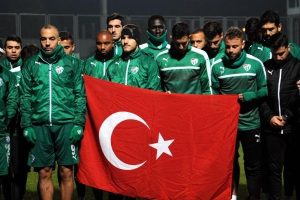 Bursaspor antrenmanda saygı duruşunda bulundu