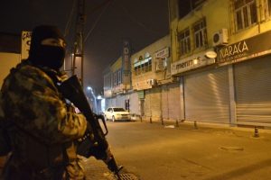 İl&ccedil;e teşkilatlarında &ccedil;ok sayıda kişi g&ouml;zaltı alındı