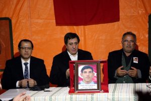 Bursa Valisi İzzettin K&uuml;&ccedil;&uuml;k, H&uuml;seyin Aky&uuml;z'&uuml;n ailesine taziyede bulundu