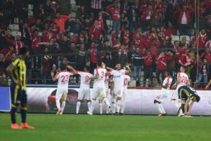 Fenerbah&ccedil;e'ye Antalya darbesi!