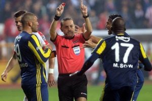 Fenerbah&ccedil;e cephesinden C&uuml;neyt &Ccedil;akır'a olay s&ouml;zler