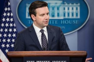 "Rusya'nın ABD se&ccedil;imlerine m&uuml;dahalesinden faydalanan kişi Trump"