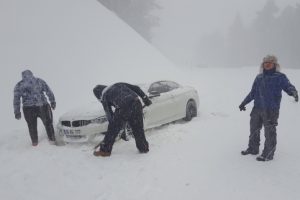 Bursa'da zirve yolunda mahsur kaldılar
