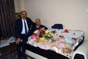 Başkan T&uuml;rkyılmaz'dan Abd&uuml;lcabbar İlhan'a ge&ccedil;miş olsun ziyareti