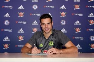 Azpilicueta, 3,5 sezon daha Chelsea'de