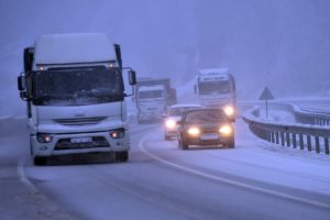 Bursa'da kar yağışı hayatı olumsuz etkiliyor