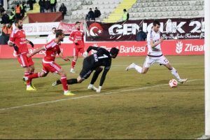 Elazğıspor Tuzlaspor'a boyun eğdi