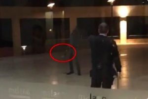 Elinde satırla Fazıl Say konserine girmeye &ccedil;alıştı