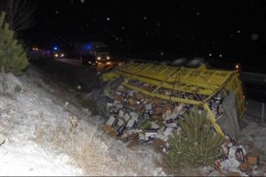 Buzlanan yolda, 20 dakikada 5 ayrı kaza