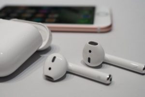 Apple'ın kablosuz kulaklığı Airpods T&uuml;rkiye'de