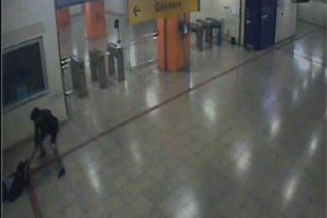 Bursa'da metro beleş&ccedil;ileri dehşet sa&ccedil;tı, o anlar kameraya yansıdı...