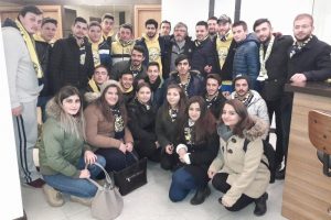 Fenerbah&ccedil;eli taraftarlardan Osmanlıspor'a s&uuml;rpriz ziyaret