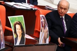 Tutuklu HDP'li vekillerin fotoğrafları kaldırıldı