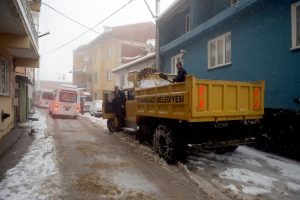 Bursa Osmangazi karla m&uuml;cadeleye hazır