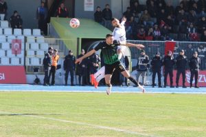 Akhisar Belediyespor 2. Lig ekibini deviremedi
