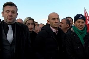 Sanat&ccedil;ılar Şehitler Tepesini ziyaret etti