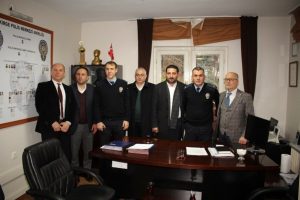 Ak Parti Bursa Osmangazi teşkilatı polisin yanında