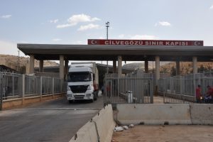 Cilveg&ouml;z&uuml; Sınır Kapısı tırlara kapatıldı