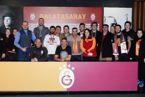 Riekerink ve Muslera taraftarlarla buluştu