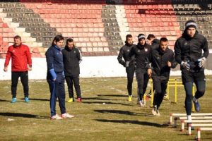 Gaziantepspor'da &Uuml;z&uuml;lmez ilk antrenmanına &ccedil;ıktı