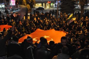 Bursa'da İneg&ouml;ll&uuml; gen&ccedil;lerden Halep'teki katliama tepki