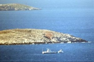 Kardak'ta T&uuml;rk ve Yunan sahil g&uuml;venlik botları arasında sıcak temas