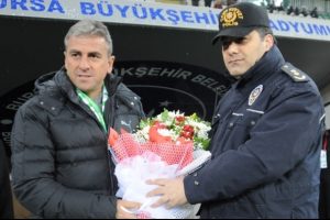 Bursaspor Teknik Direkt&ouml;r&uuml; Hamzaoğlu: "Gruptan lider &ccedil;ıkmaya &ccedil;alışacağız"