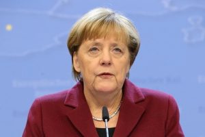 Merkel'den T&uuml;rkiye'nin sığınmacı politikasına &ouml;vg&uuml;