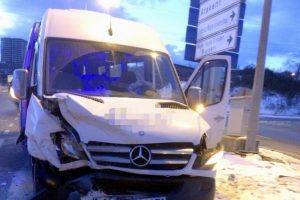 &Ouml;ğrenci servisi kaza yaptı: 7 yaralı