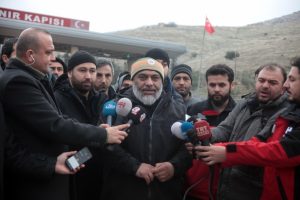 "20 bin kişi tahliyeler bitene kadar n&ouml;bet tutacak"