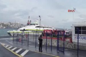 Son dakika haberi... BUDO alev aldı! İstanbul Sarayburnu'da deniz otob&uuml;s&uuml;nde yangın