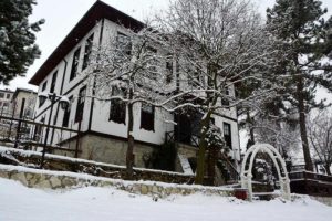 Tarihi il&ccedil;e Safranbolu'da kar g&uuml;zelliği