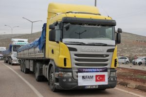 48 TIR'lık yardım konvoyu Cilveg&ouml;z&uuml;'nden ge&ccedil;ti