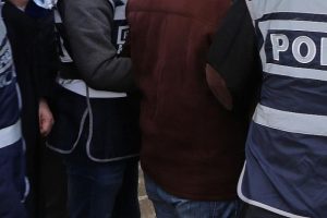 'FET&Ouml; &uuml;yeleri sana sahte para verecek' deyip dolandırdılar