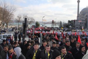 Y&uuml;zlerce kişi Şehitler Tepesi'ne akın etti