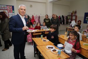 Başkan Burada Karavanı Nil&uuml;fer'in 64 mahallesini gezdi