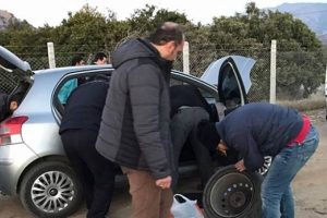 Polisler nefes kesen takip sonucu ş&uuml;pheli aracı yakaladı
