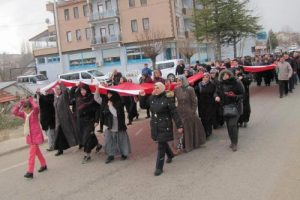 Hisarcık'ta ter&ouml;re lanet y&uuml;r&uuml;y&uuml;ş&uuml;