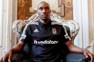 Hutchinson'a b&uuml;y&uuml;k onur! 5. kez yılın futbolcusu se&ccedil;ildi...
